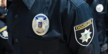 У Києві жінка вдарила співмешканця ножем у шию: чоловік у тяжкому стані
