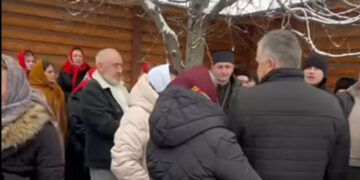 У Космачі на Різдво парафіян не впустили до храму: церква була зачинена під час запланованого богослужіння (ВІДЕО)