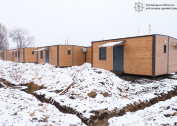 У Запоріжжі будують модульне житло для переселенців, фото, відео – 23 будинки вже встановлено | Новости Запорожья