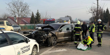 В Івано-Франківську внаслідок зіткнення двох автомобілей загинула людина (ФОТО)
