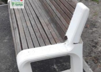 Вандали розтрощили лаву у черкаському парку