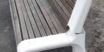 Вандали розтрощили лаву у черкаському парку