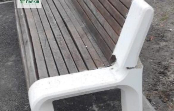 Вандали розтрощили лаву у черкаському парку