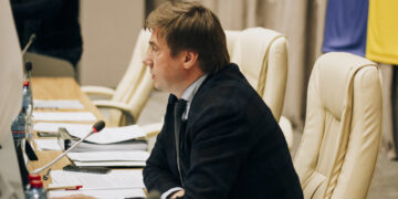 Заступники голови Полтавської облради: заяви на звільнення