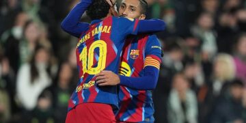 «Барселона» избежала позора, выиграла у «Расинга» и прошла в ¼ финала Кубка Испании