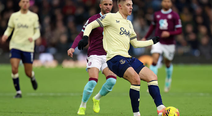 Без Грилиша. «Эвертон» не смог переиграть «Бернли» в 18-м туре АПЛ