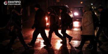 Блекаути в Дніпрі: як виживають пішоходи |  |