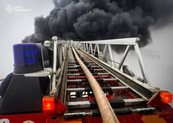 Через ворожу атаку на об’єкт інфраструктури у Бродах перевіряють якість повітря на Дубенщині