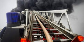 Через ворожу атаку на об’єкт інфраструктури у Бродах перевіряють якість повітря на Дубенщині