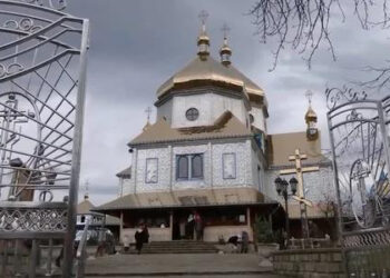 «Дяк проводив акафіст, хор колядував». У Космачі не відправили різдвяну службу 7 січня