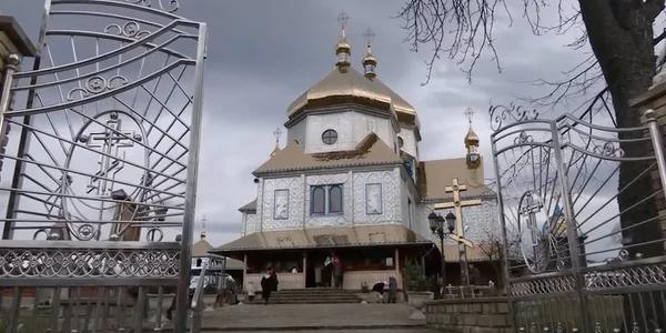 «Дяк проводив акафіст, хор колядував». У Космачі не відправили різдвяну службу 7 січня