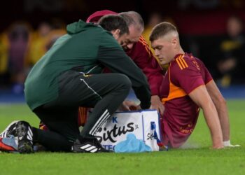 Довбик ценой травмы помог «Роме» обыграть «Лечче» в Серии А