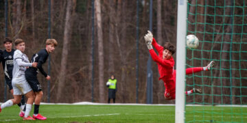 Футболісти «Зорі» за кількістю великих поразок у Національній Лізі U-19 зрівнялися з ЛНЗ