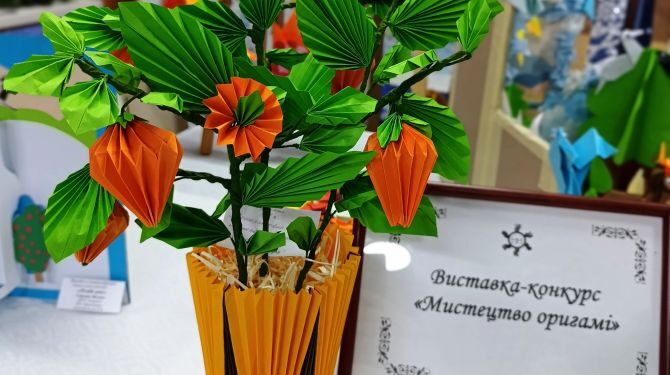 Юні митці показали свої вироби на виставці «Мистецтво оригамі» — Новости Черкасс