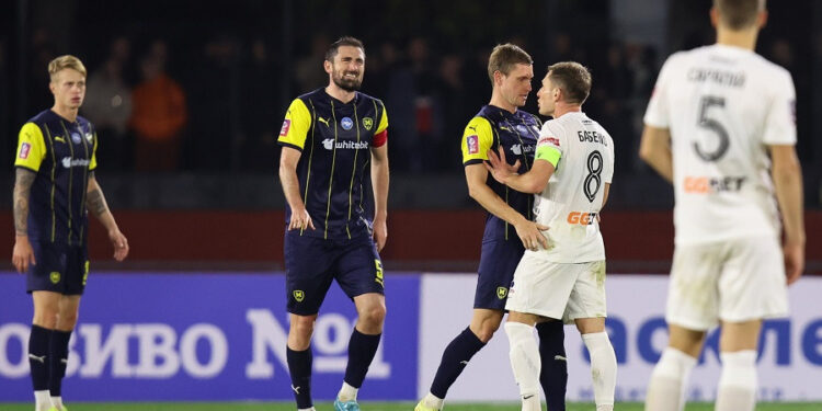 Калітвінцев є лідером серед діючих гравців за кількістю сезонів в Чемпіонаті України