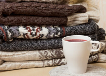 Куди віддати вживаний одяг у Запоріжжі – Червоний хрест збирає теплі речі для ВПО | Новости Запорожья