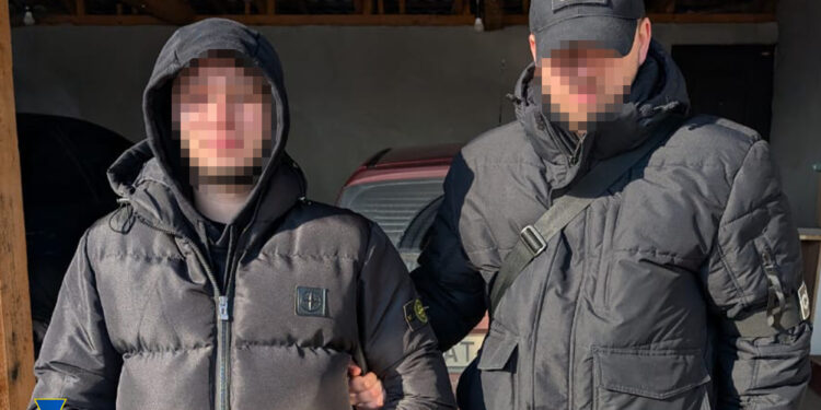 На Івано-Франківщині затримали кібергрупу, яка викрала понад чверть мільйона гривень із банківських рахунків українців (ФОТО)