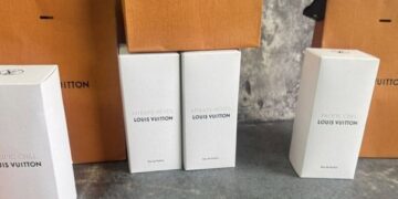 На Львівщині митники зупинили спробу незаконного ввезення брендових товарів