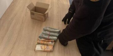 На Львівщині митники зупинили спробу вивезення валюти на понад 1,8 млн грн