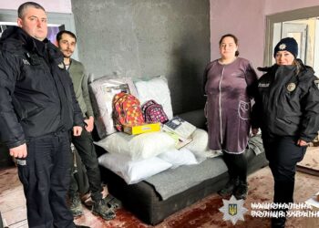 На Радивилівщині поліцейські підтримали багатодітну родину, яка постраждала від пожежі