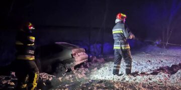 На Шепетівщині батько з трьома дітьми застряг у сніговому заметі —Хмельнитчина