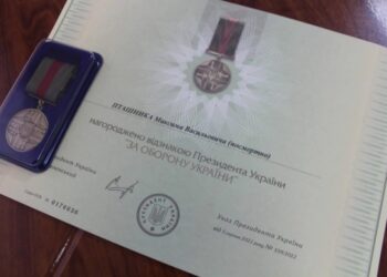 На Уманщині родині загиблого воїна вручили відзнаку