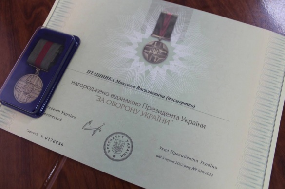 На Уманщині родині загиблого воїна вручили відзнаку