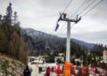 Надзвичайна ситуація в Карпатах: близько 80 людей застрягли на підйомнику