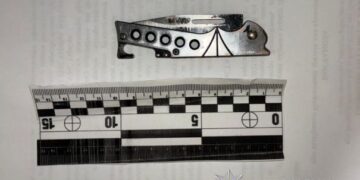 Напад серед білого дня: у Києві чоловік із ножем тяжко поранив підприємця