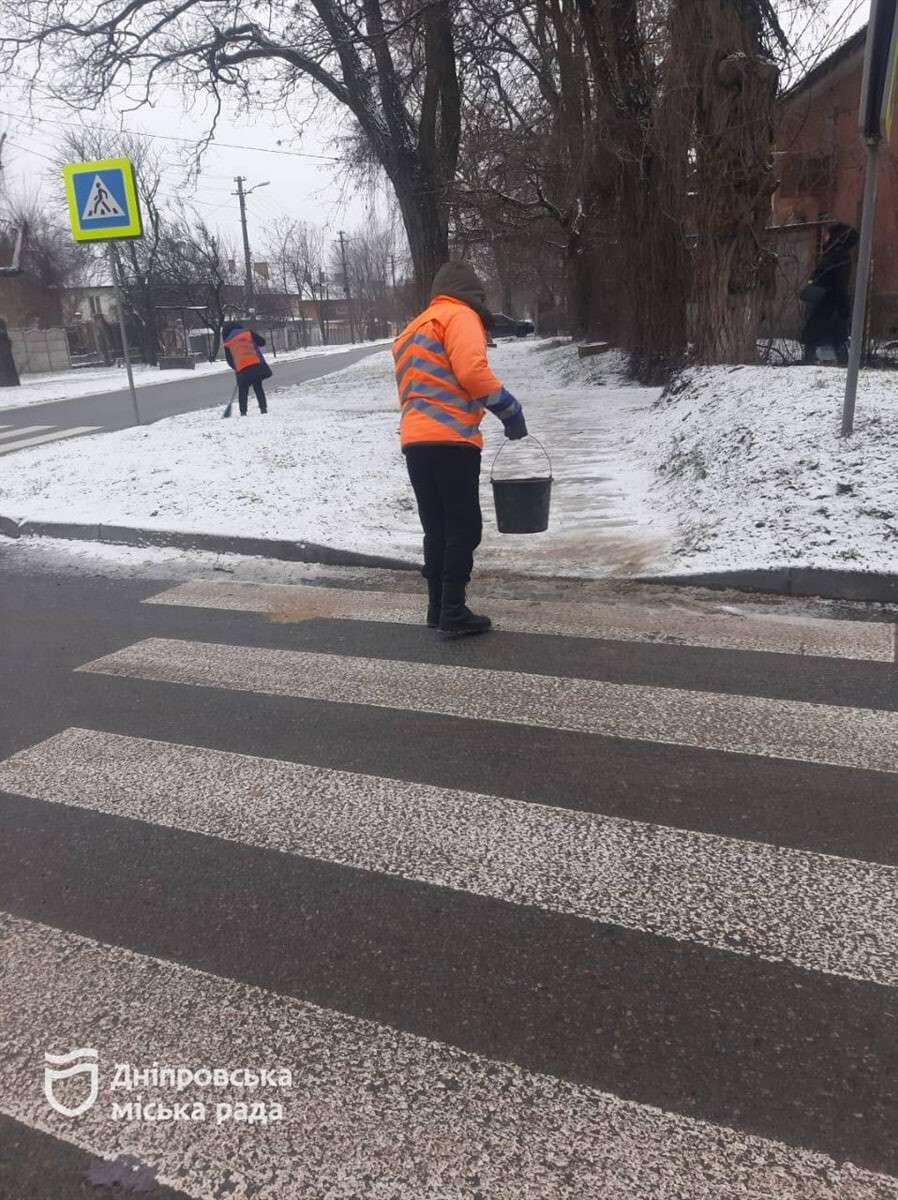 Обмеження на дорогах через негоду запровадили у Дніпрі - кого це стосується