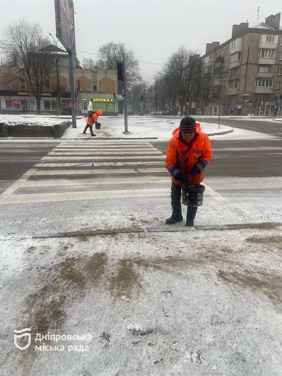 Обмеження на дорогах через негоду запровадили у Дніпрі - кого це стосується