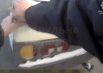 Патрульні в Черкасах допомагали водіям, чиї авто зламалися в дорозі