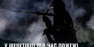 Під час пожежі у Шепетівці евакуювали трьох непритомних людей: один чоловік загинув —Хмельнитчина