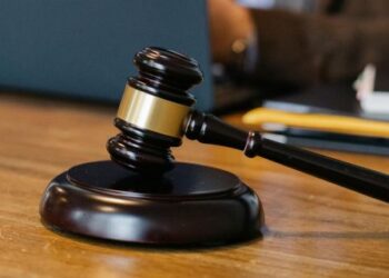 Попросив “відсипати”: у Львові митник допомагав перевезти контрабанду злитками золота – яке покарання для нього обрав суд