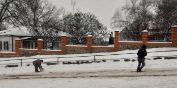 Посипання вулиць почали комунальники у Полтаві – ПОЛТАВА СЬОГОДНІ