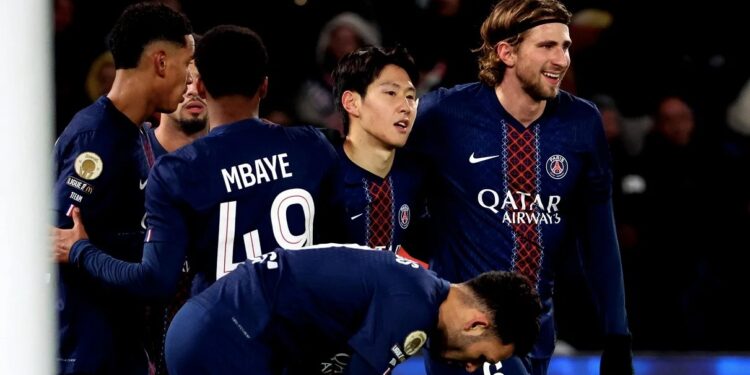 «ПСЖ» выиграл у аутсайдера и вернулся в лидеры французской Лиги 1