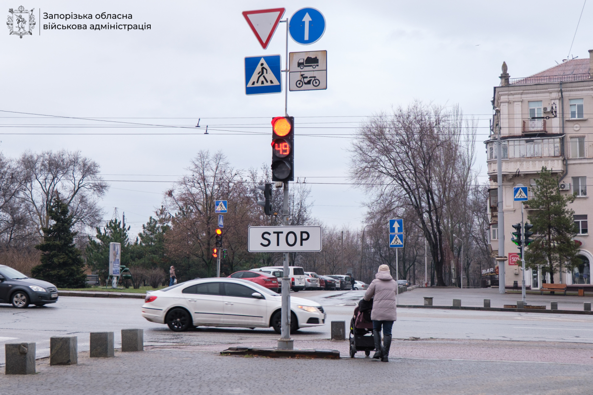 Сучасні та енергозахищені - скільки автономних світлофорів з'явиться у Запоріжжі цього року (фото, відео)