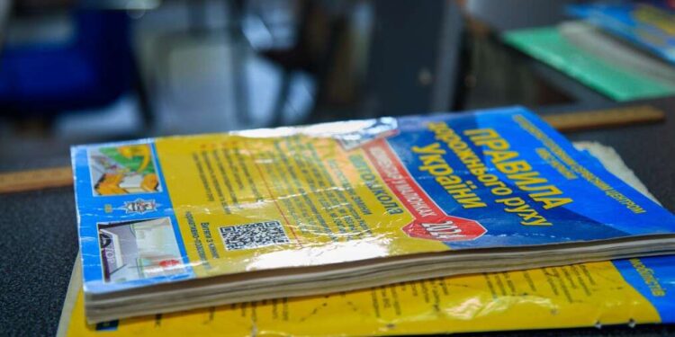 Теорію на права можна буде знати онлайн з дому |  |