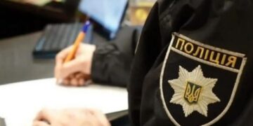 У метро Києва затримали чоловіка, який ножем поранив двох пасажирів