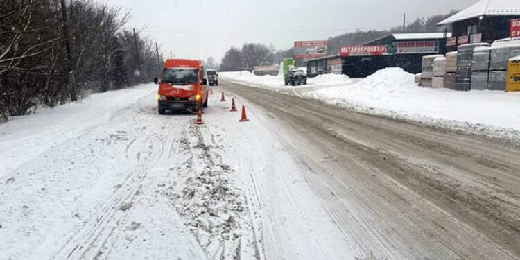 У Шепетівці водій буса збив літню велосипедистку: її госпіталізували —Хмельнитчина