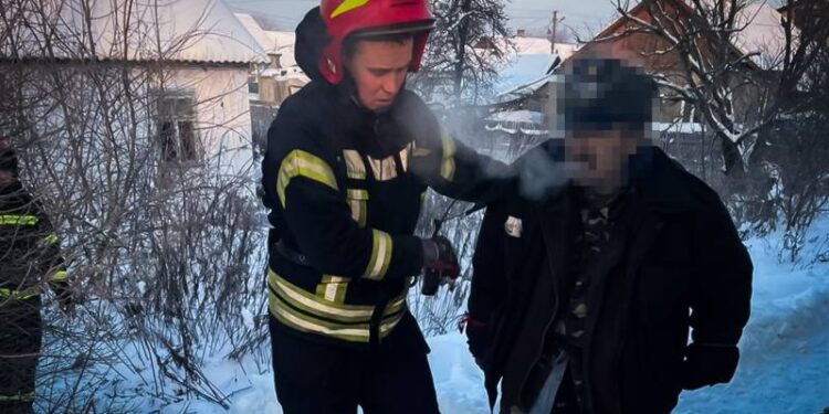 У Славуті під час пожежі врятовано чоловіка —Хмельнитчина