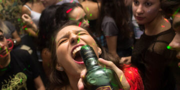 У Запоріжжі під час новорічних свят троє неповнолітніх опинились у лікарнях через алкоголь – подробиці | Новости Запорожья