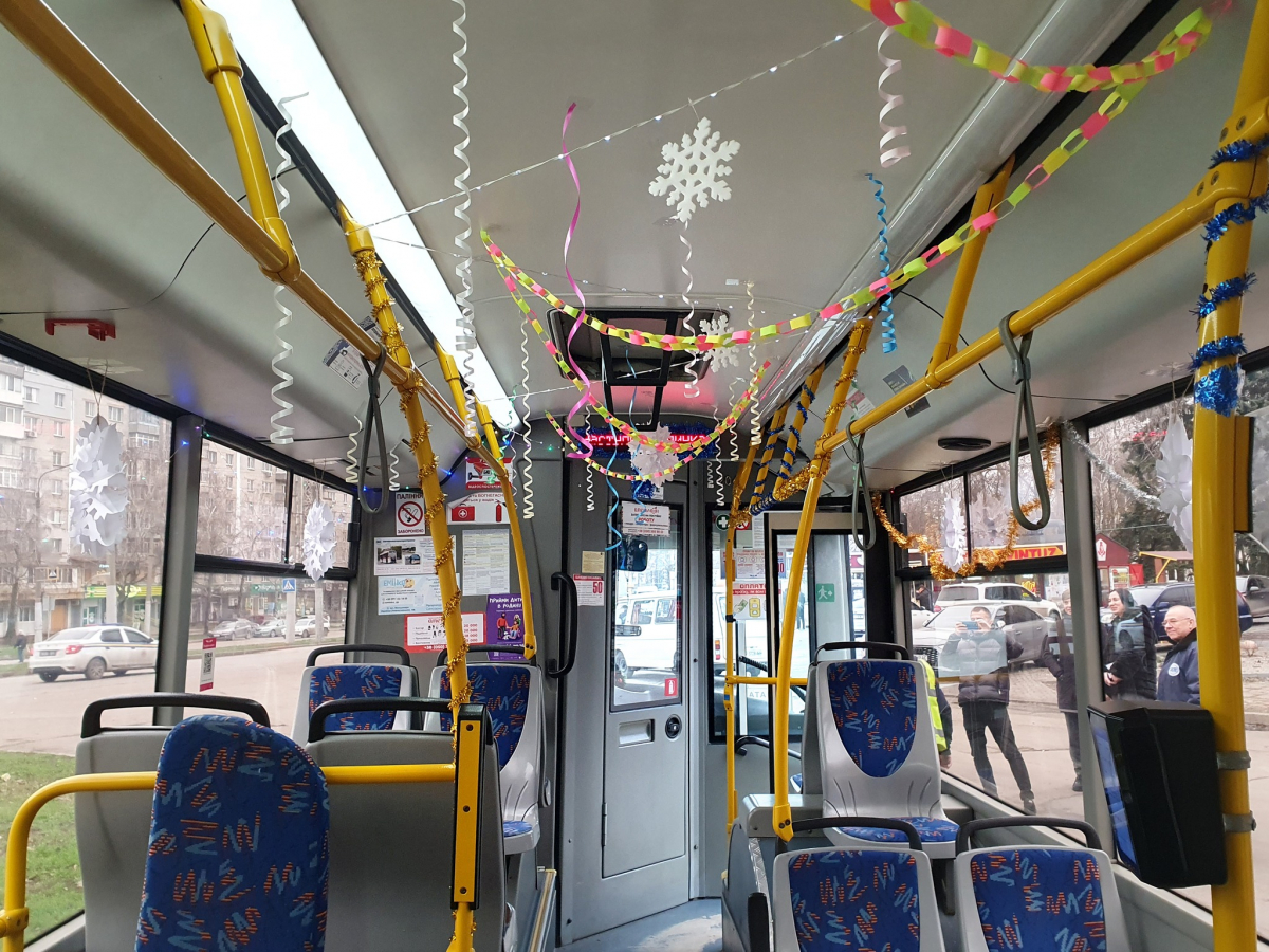 Оновлений та відремонтований: у Запоріжжі трамвай після капремонту виходить у лінію (відео)