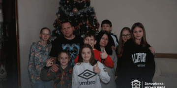 У Запоріжжі велика прийомна родина оселилася у триповерховому будинку – як живуть діти в новій домівці | Новости Запорожья