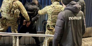 Вимагав 7000 доларів за сприяння в ухиленні від мобілізації – у Миколаєві поліцейські затримали 45-річного місцевого мешканця » Миколаївський Оглядач