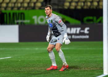 Євгеній Волинець за кількістю пенальтійських дуелей наближається до Рустама Худжамова