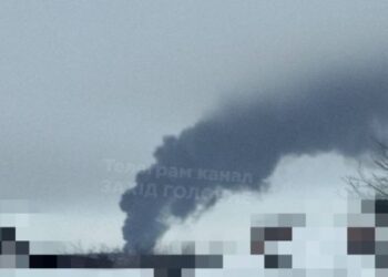 Дим і неприємний запах у Бродах на Львівщині після атаки: школи не працюють