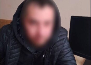 «Хтів подзвонити»: шепетівчанин вирвав телефон у жінки, яка відмовила йому в допомозі —Хмельнитчина