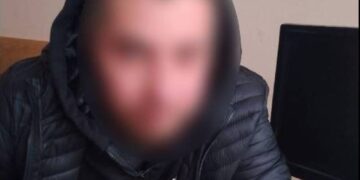 «Хтів подзвонити»: шепетівчанин вирвав телефон у жінки, яка відмовила йому в допомозі —Хмельнитчина