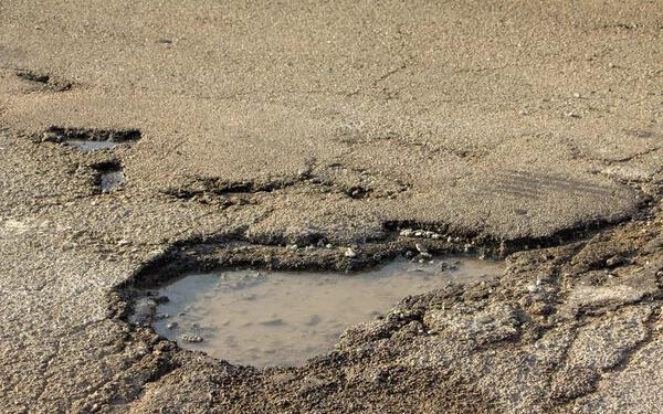 «Як дозволить погода — одразу почнемо»: в Івано-Франківську готуються до ремонту доріг гарячим асфальтом